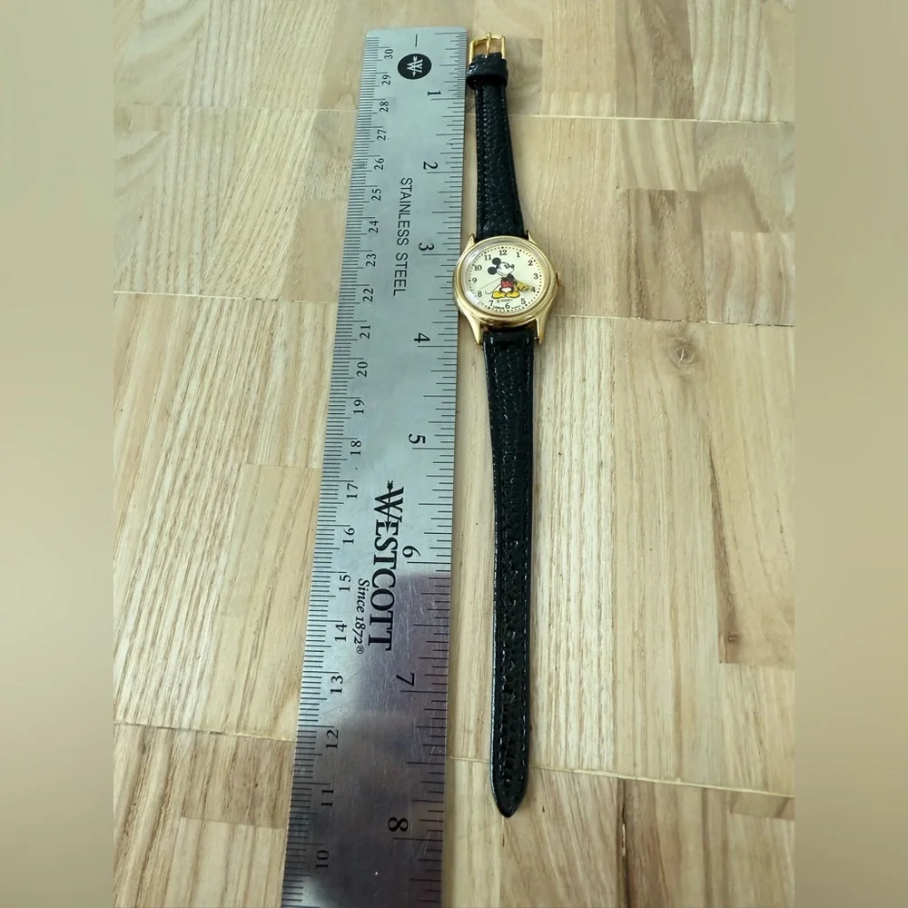 Vintage Lorus Disney Mickey Mouse moving arms watch NEW BATTERY